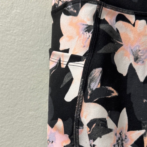 Victoria's Secret Black Leggings with Light Pink Floral Print - Picture 9 of 9